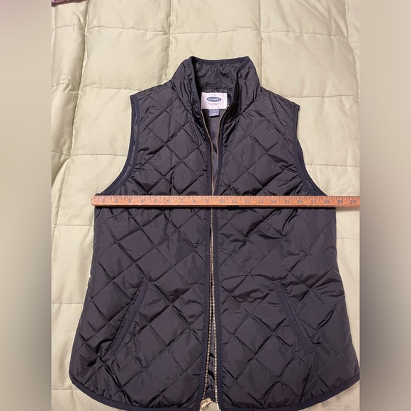 Old Navy lightweight quilted vest, black - Picture 2 of 3